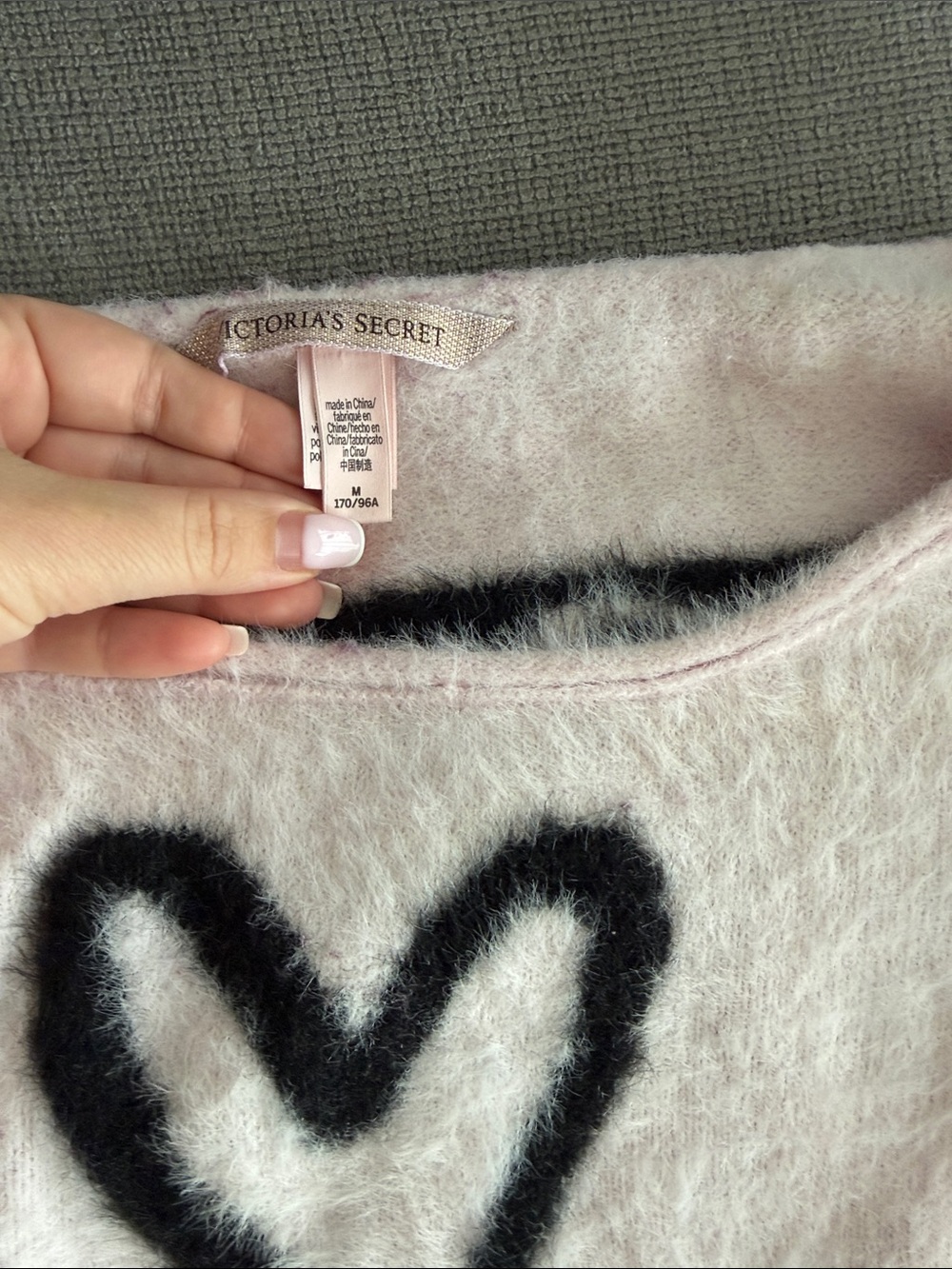 Victoria's Secret Fashion Show Runway 2018 sweater size M - Picture 3 of 5